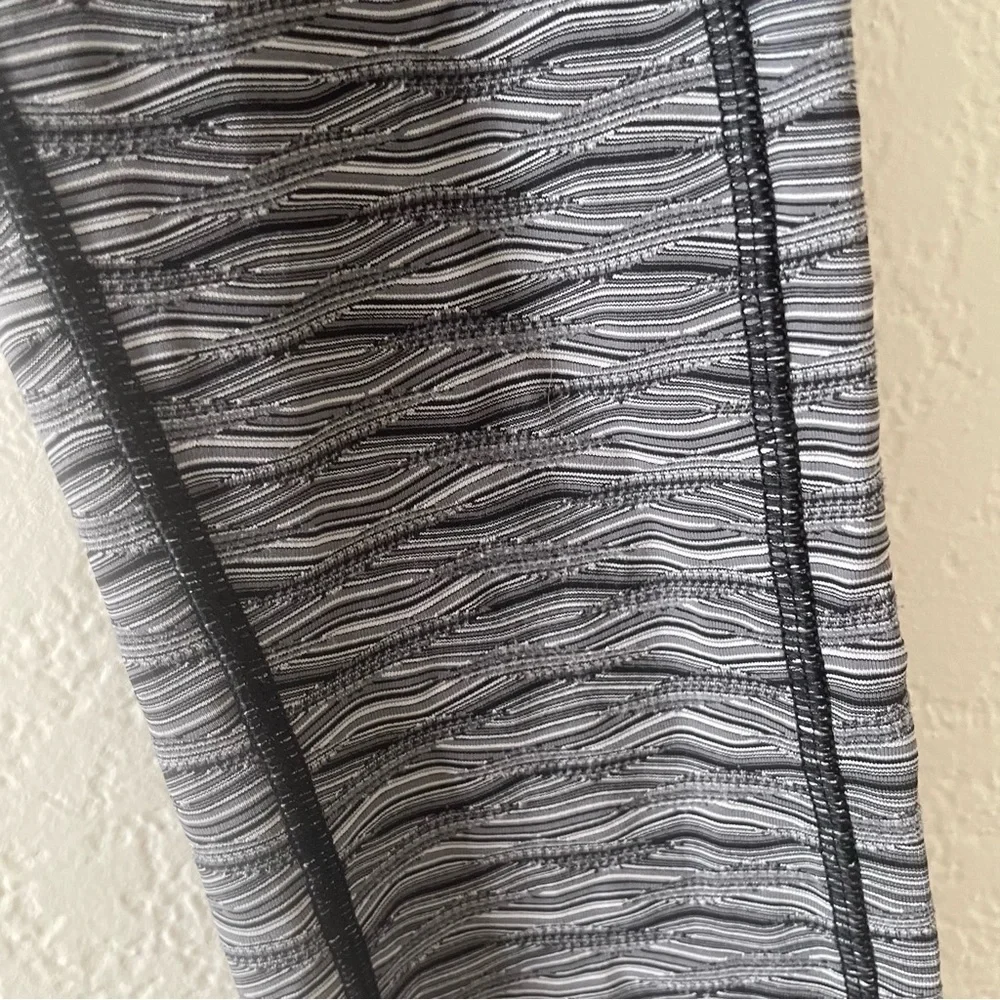 Lululemon Speed Tight II Textured Wave Stripe Gray